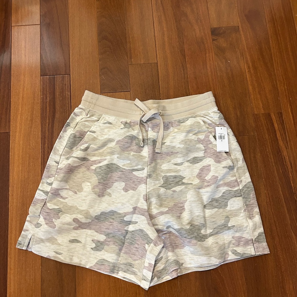 Old Navy Women’s Tan Camouflage Athletic Shorts size M